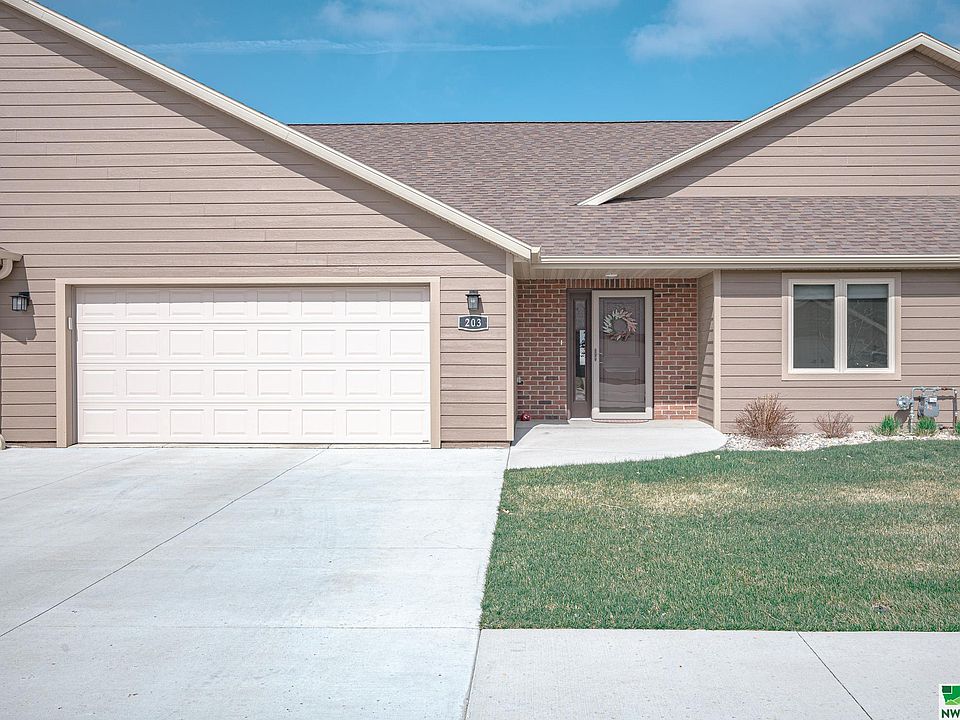 1st image of 203 Prairie Bluff Dr