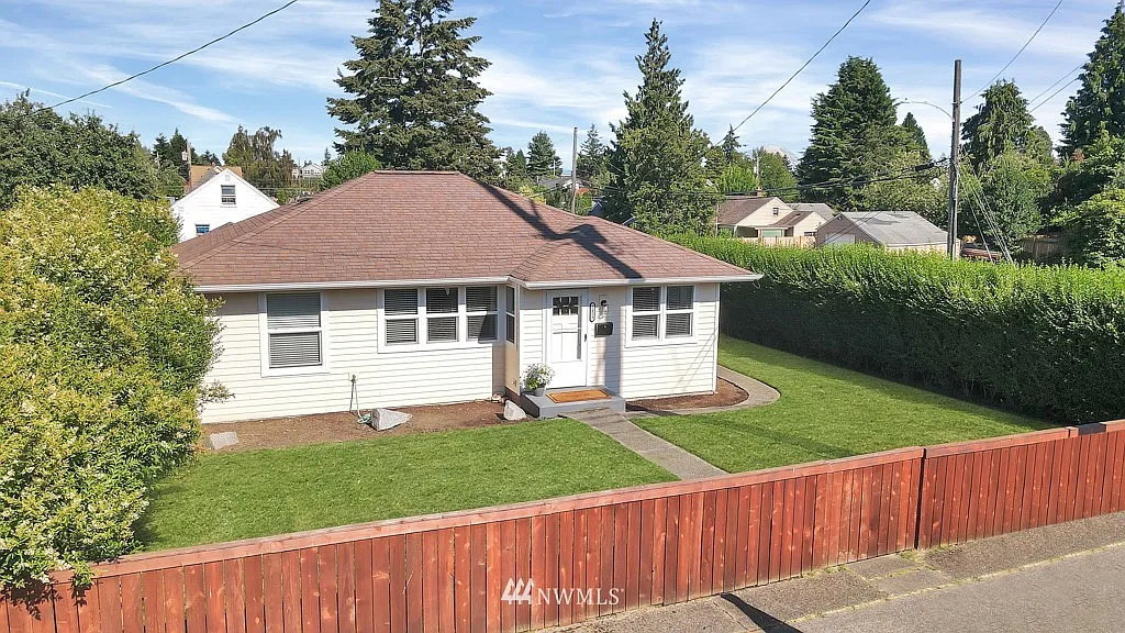 1423 S Proctor Street photo 1