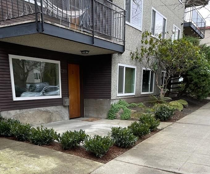 Outdoor Patio and Entry (Awaiting Patio Railing)