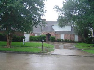 2813 Country Club Dr, Pearland, TX 77581