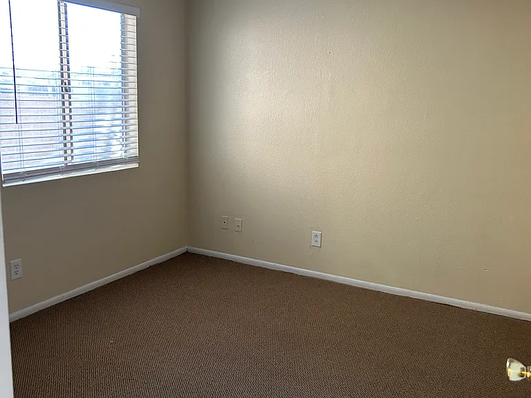5223 W Myrtle Ave — Photo 8