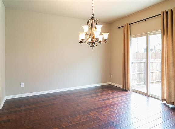 5th image of 400 Dublin St