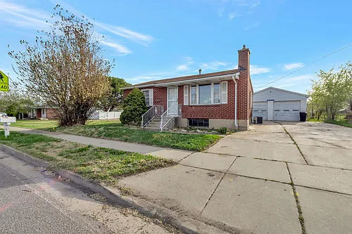 2184 N 2000 W Photo 1