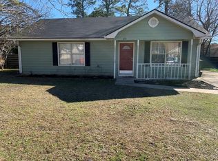 621 Honey Ridge Ln, Hinesville, GA 31313