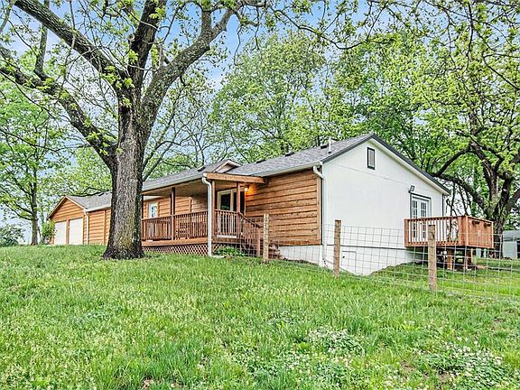 3rd image of 12920 Farmers Ln