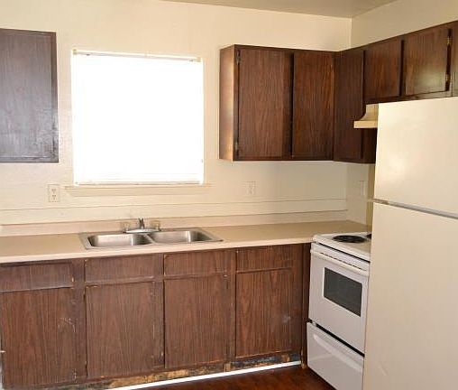 3rd image of 2409 Jaguar Dr #B