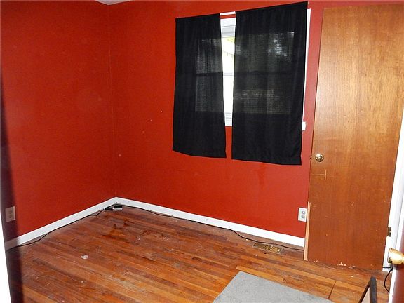 5th image of 3359 Royal Oak Dr