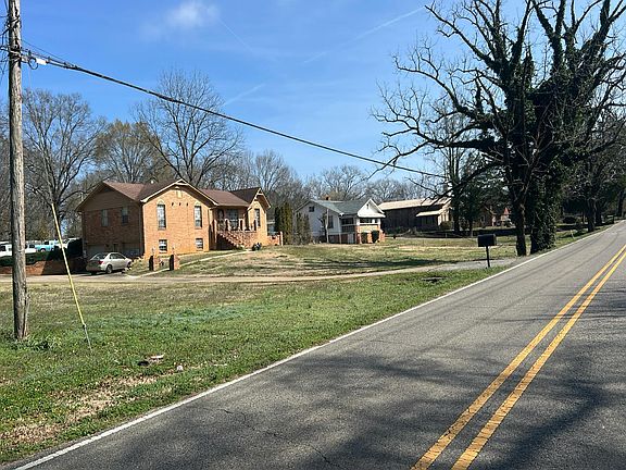 2nd image of 1737 Cherry Ave