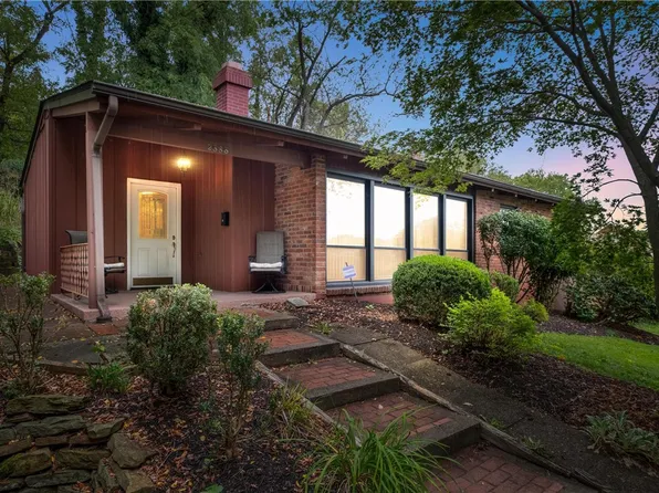 2686 Winchester Dr, Pittsburgh, PA 15220