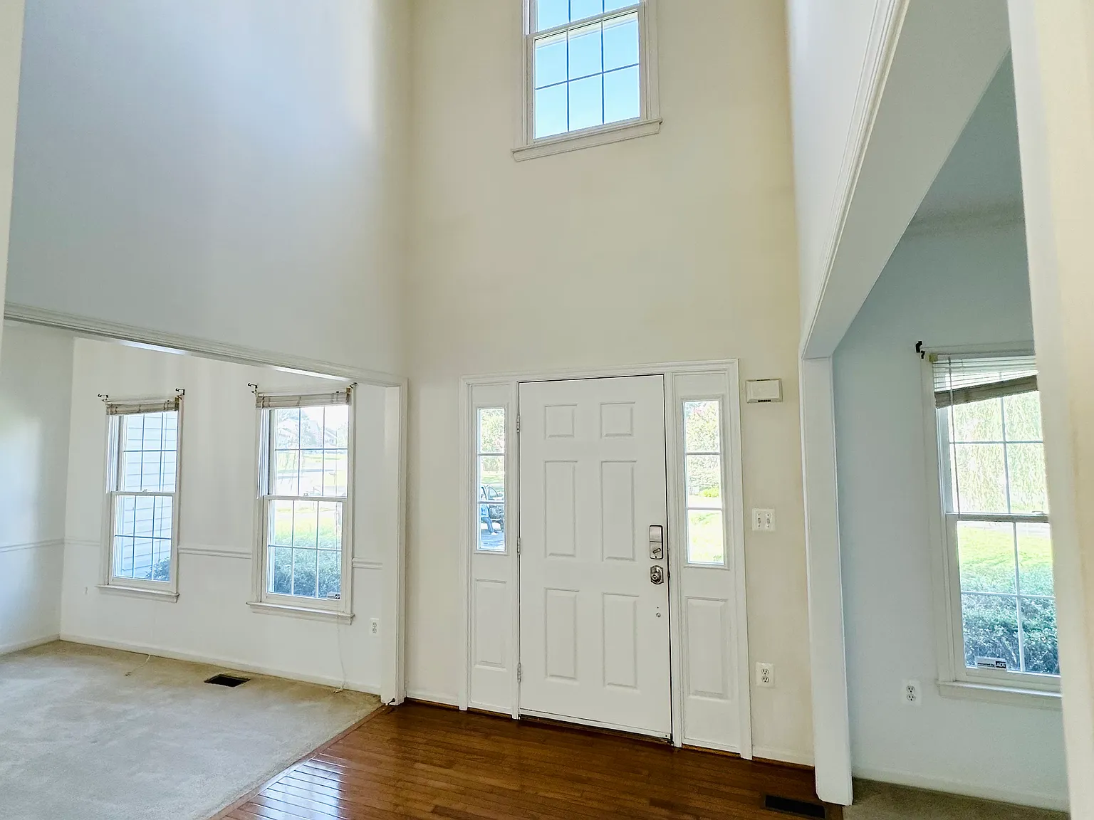 4 bed, 2.5 bath, 2896 sqft, $3,350 — Photo 2