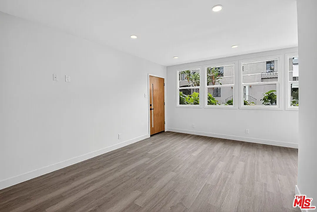 132 S Edgemont St — Photo 4