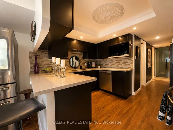 25 Cumberland Ln #214, Ajax, ON L1S 7K1