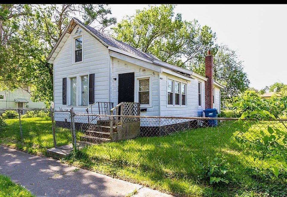 2nd image of 334 E Birch St