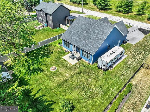 3rd image of 660 Church Rd