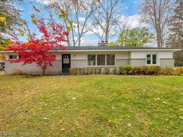 290 Evanston Dr, Waterford, MI 48327