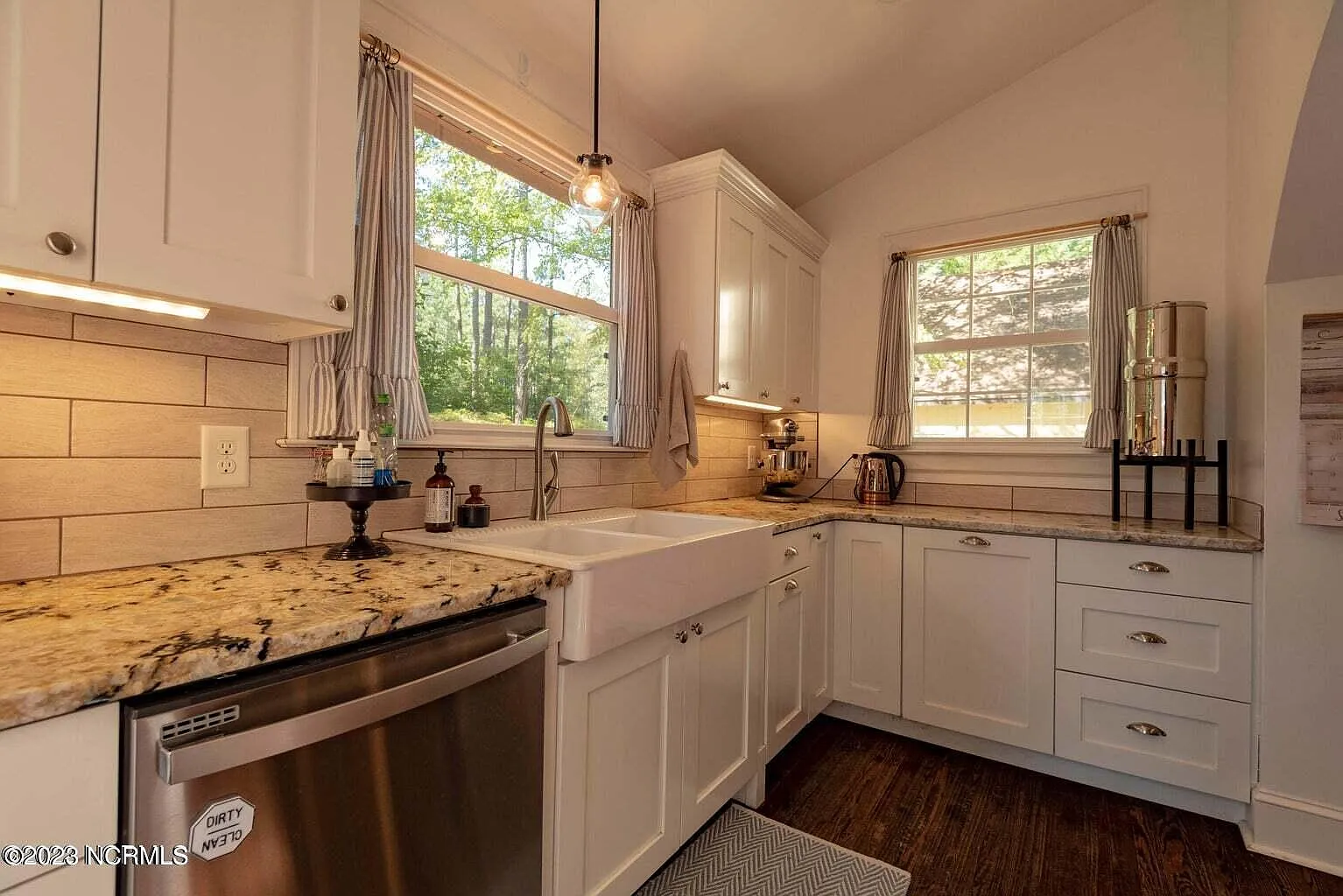 4 bed, 3.5 bath, $3,300 — Photo 4