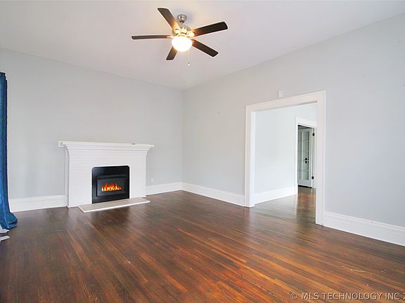 3rd image of 809 N Grand Ave