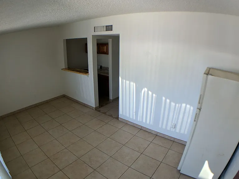 725 E Elm St #B-1 — Photo 3