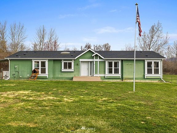 A blank slate of a home with 3 bedrooms and 2 bath that is waiting for you to come make it your own.