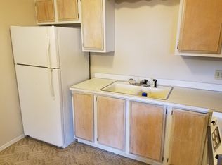 611 N 4th St, Leoti, KS 67861