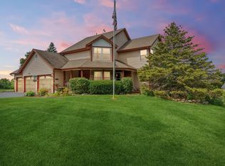 8815 Galleria Ct, Spring Grove, IL 60081