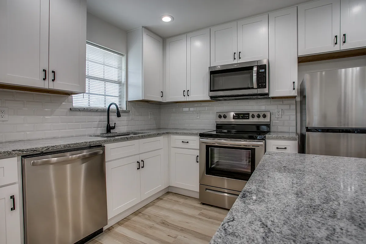Building Photo - 605 W 4th St #B