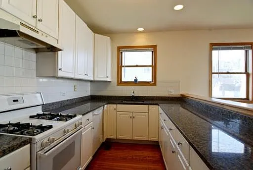 1535 W Pearson St #2E — Photo 3