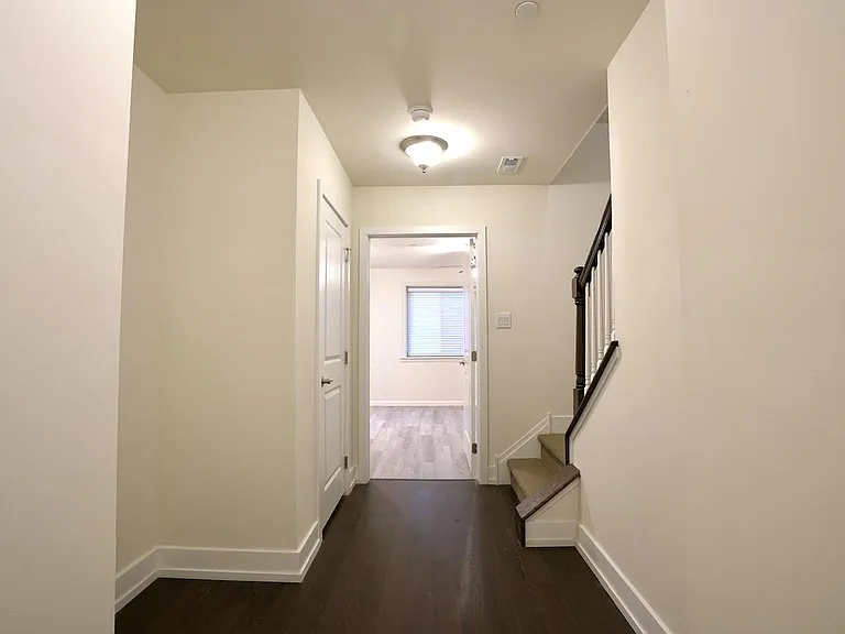 813 Lakeview Ct #44L — Photo 28