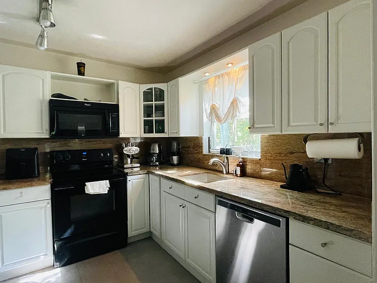 356 Orange Way — Photo 19