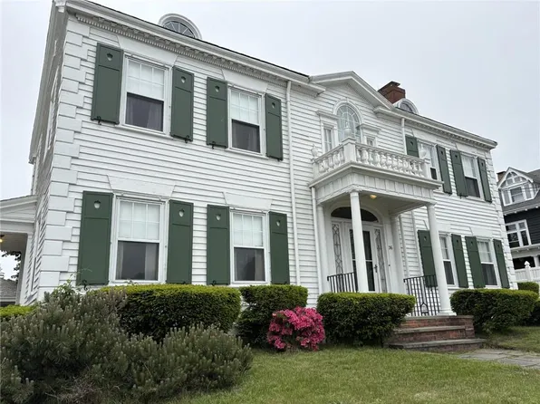 36 Underwood St, Pawtucket, RI 02860