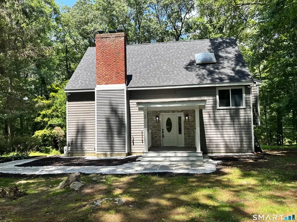 59 Hoadley Creek Circle, Guilford, CT 06437