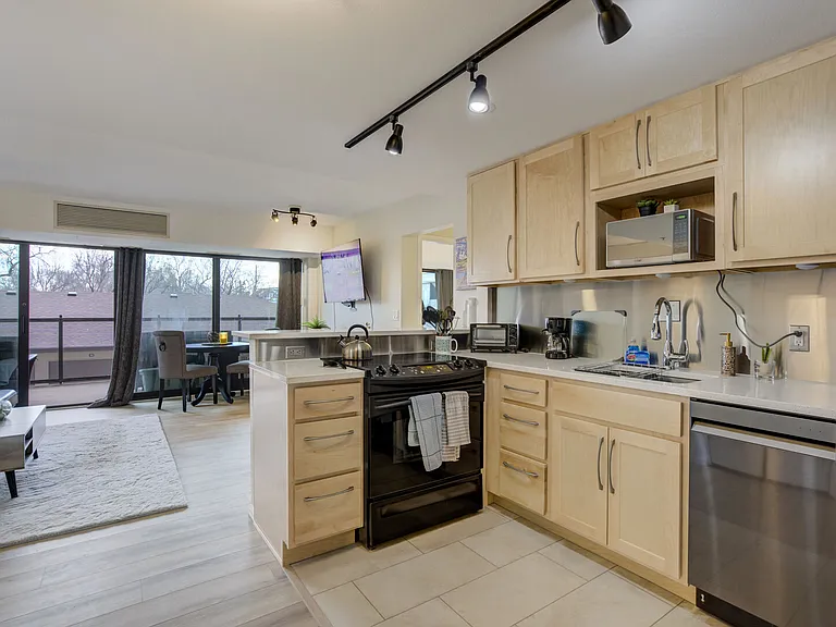 417 E Kiowa St #203 — Photo 11