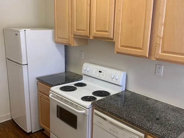 2712 Hanover Ave — Photo 3