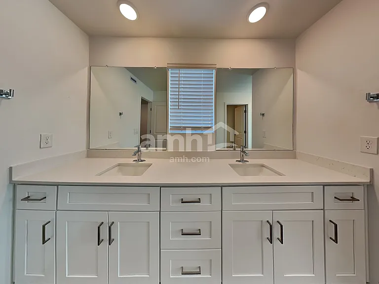 12524 W Flynn Ln — Photo 11