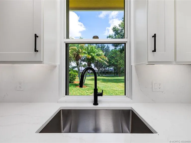 2198 SW Mayflower Dr — Photo 18