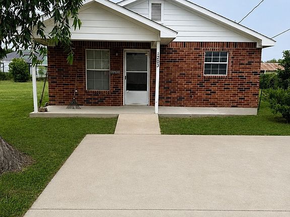 2nd image of 1203 W. Houston St.