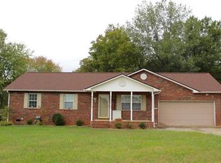 2315 6th Ave NW, Hickory, NC 28601