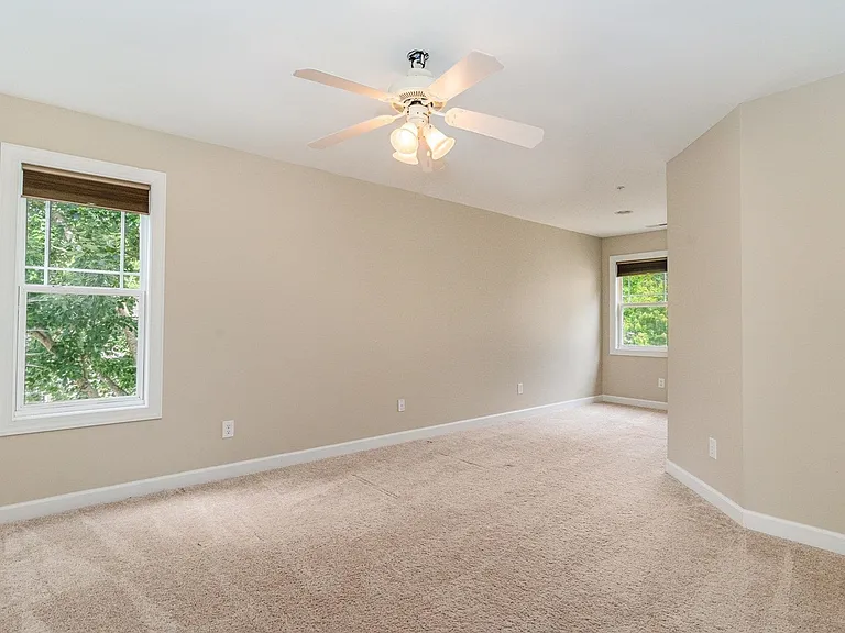 114 Primrose Ln — Photo 23