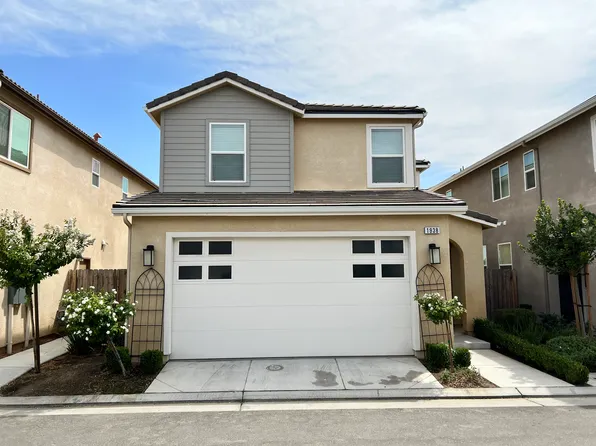 1938 Kelly Ln, Clovis, CA 93611
