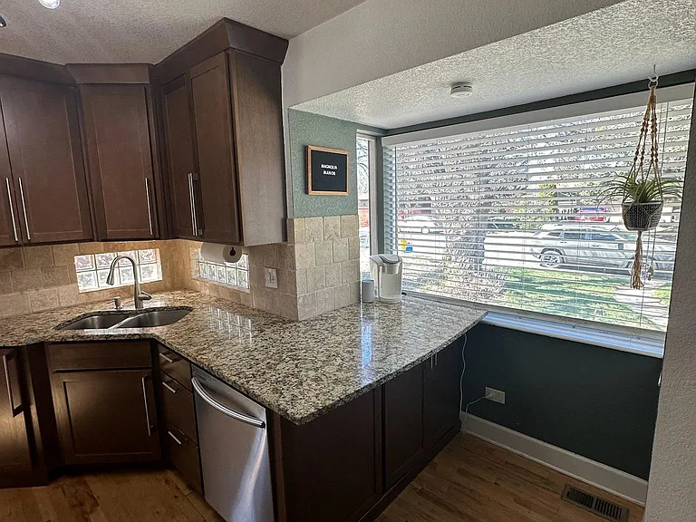 3520 Magnolia St — Photo 11