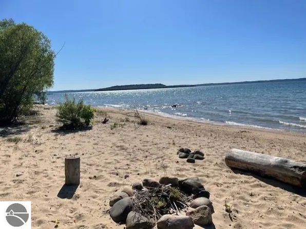 1996 Island View Rd, Traverse City, MI 49686