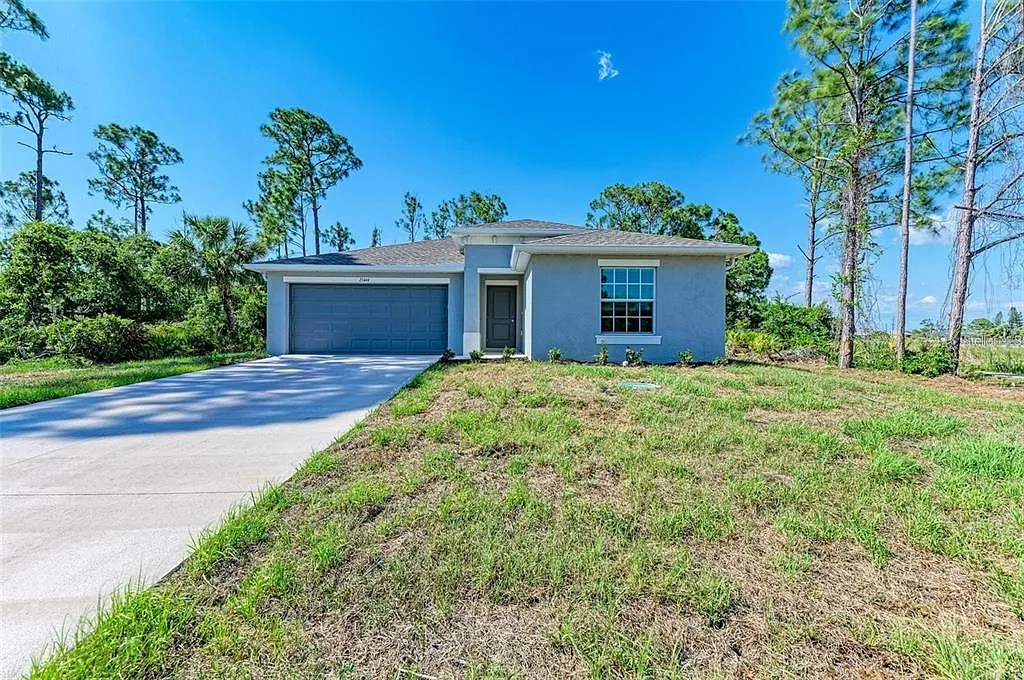 4 bed, 2.0 bath, 1941 sqft, $2,200 — Photo 1