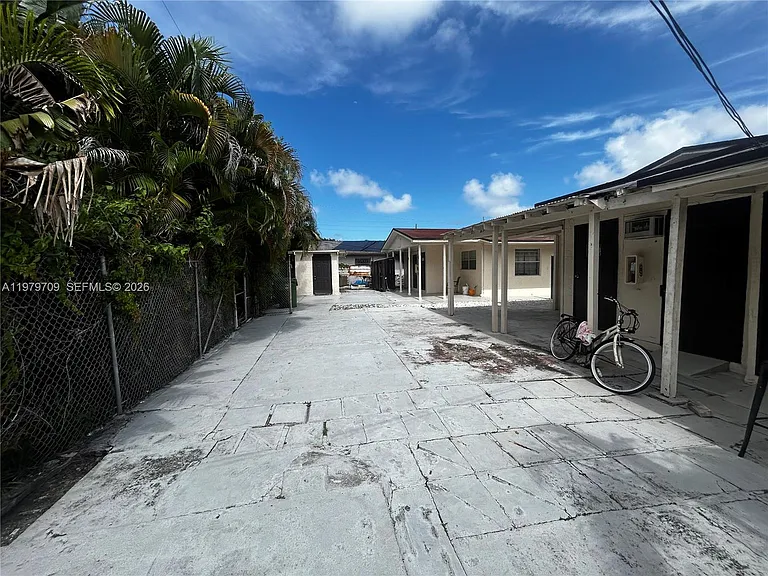916 SW 10th St #1-3 — Photo 14