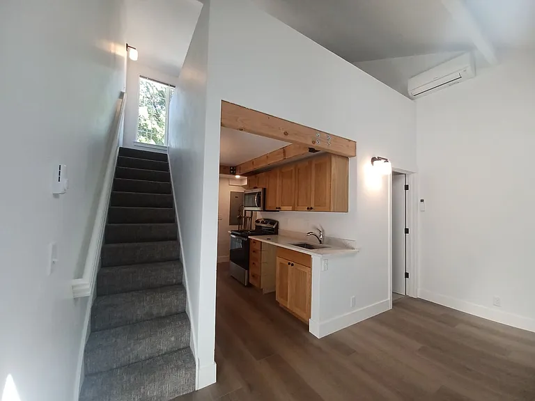 2035-2044 Emerald St — Photo 9