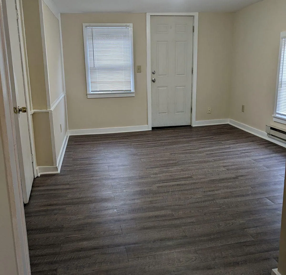 Studio, 400 sqft, $975 — Photo 1