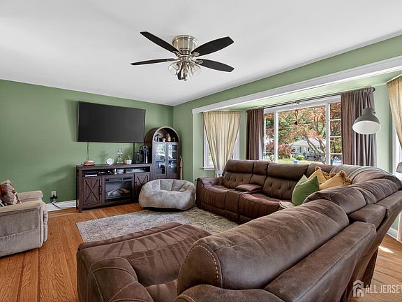 3rd image of 440 3rd St
