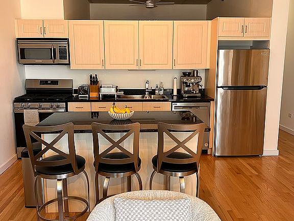 3rd image of 1720 S Michigan Ave APT 803