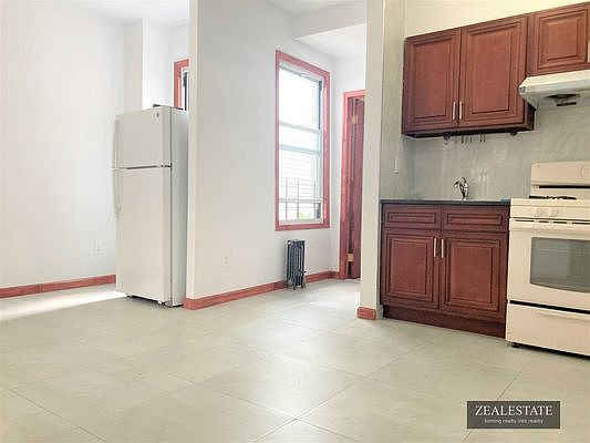 3rd image of 1056 39th St #1F