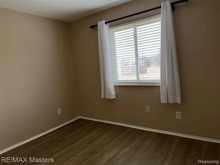 20037 Village Green Ct — Photo 7