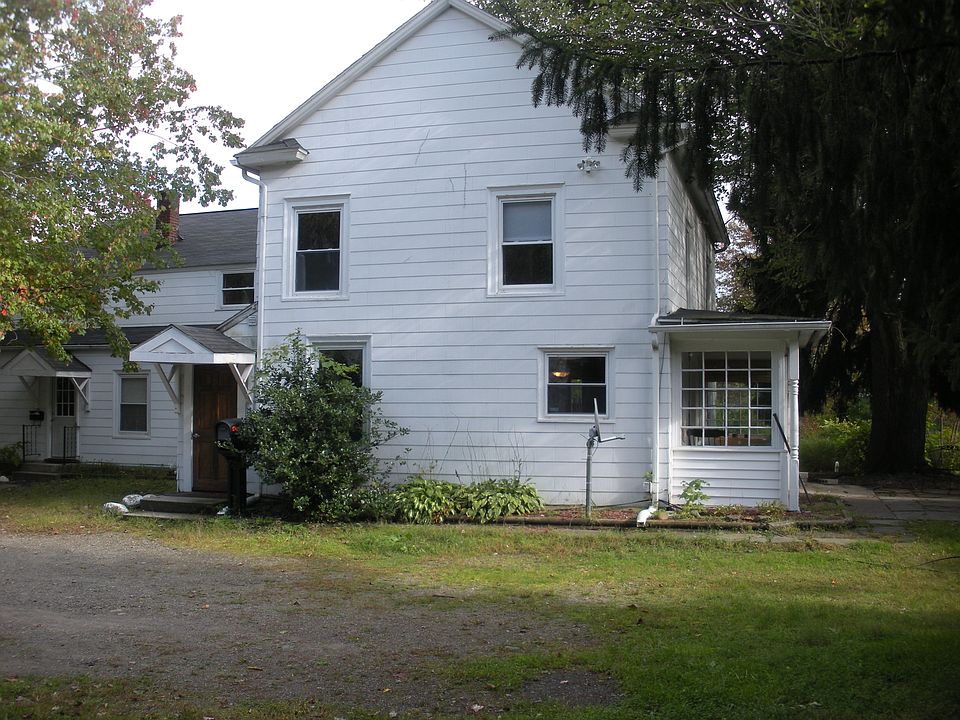 2nd image of 557 Shoemaker Ave #1
